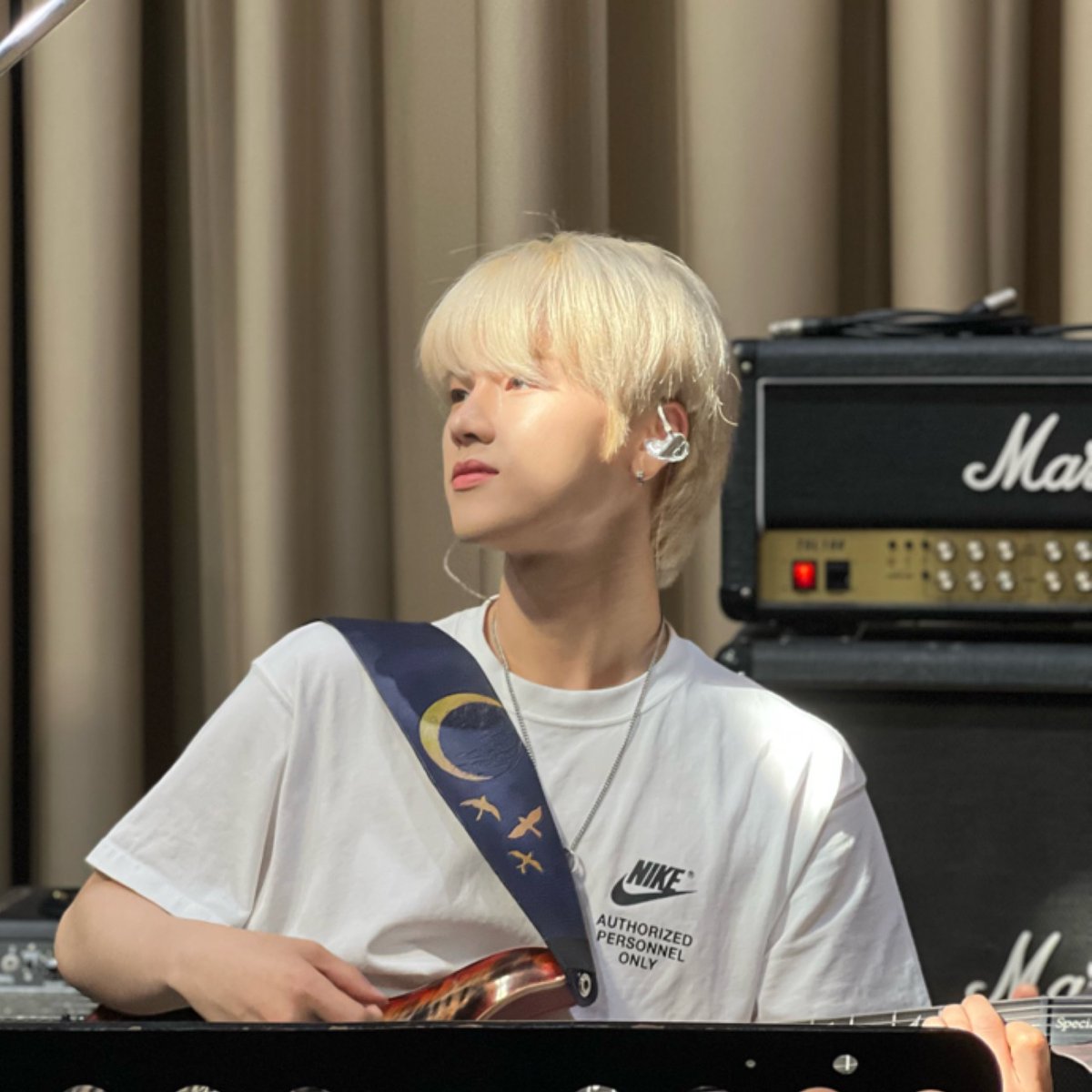 gayeonnugget's tweet photo. every photo of this man is straight from fairytale books. https://t.co/VTudaJGzSF