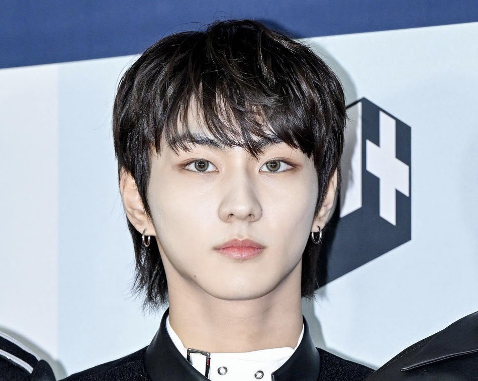 chizzkeyt's tweet image. THE CORRECT ANSWER!!!! 
— thread &apos;coz jungwon is androgynous &amp;amp; ethereal.