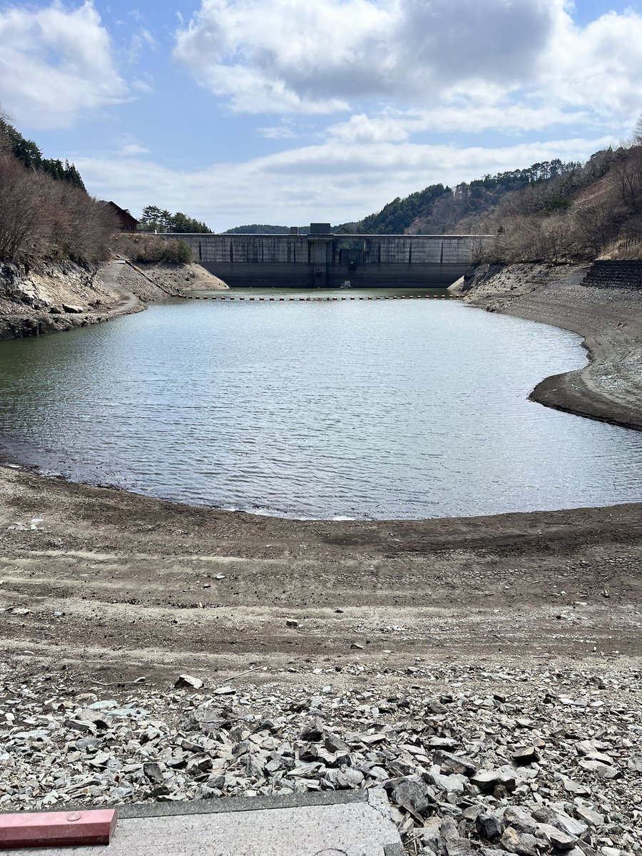 mekabucco's tweet photo. ダム少しは、貯水率上がったらしい‼️

食料買い出しの後、少し時間あったので😉

パブリカさんで、ドライブ🫡

釜石で、ミスド買って帰って来ましたとさ笑

#ドライブ
#パブリカ
#KP39
#ミスド https://t.co/3Ytb4I94ze