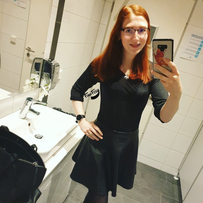 W&uuml;nsche euch einen tollen Sonntag 😘 Ich werd jetzt mal streamen gehen und danach ist Koffer packen angesagt<a href="/tag/redhead"class="tags"><span>#redhead</span></a><a href="/tag/redhair"class="tags"><span>#redhair</span></a><a href="/tag/foxy"class="tags"><span>#foxy</span></a><a href="/tag/mirrorselfie"class="tags"><span>#mirrorselfie</span></a><a href="/tag/redhairgirl"class="tags"><span>#redhairgirl</span></a>