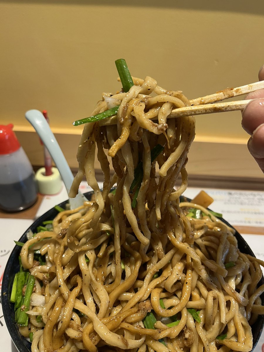 ramen3150love's tweet photo. 今日のランチ
まぜそば専門店NANAKI   佐野市

肉脂そば(大)麺増し×3
ニラ×2

お腹空かして閉店間際に
限定を求めて来たが売れ切れ😭

TPのニラはあったのでポチッと👆
ニラのシャキシャキとタレを吸った
麺美味すぎて🚀🚀
残った具材と🍚で食べたかった😭

ご馳走様でした🙇‍♂️

次回は限定食べるぞ❗️ https://t.co/9C9K4UnI98