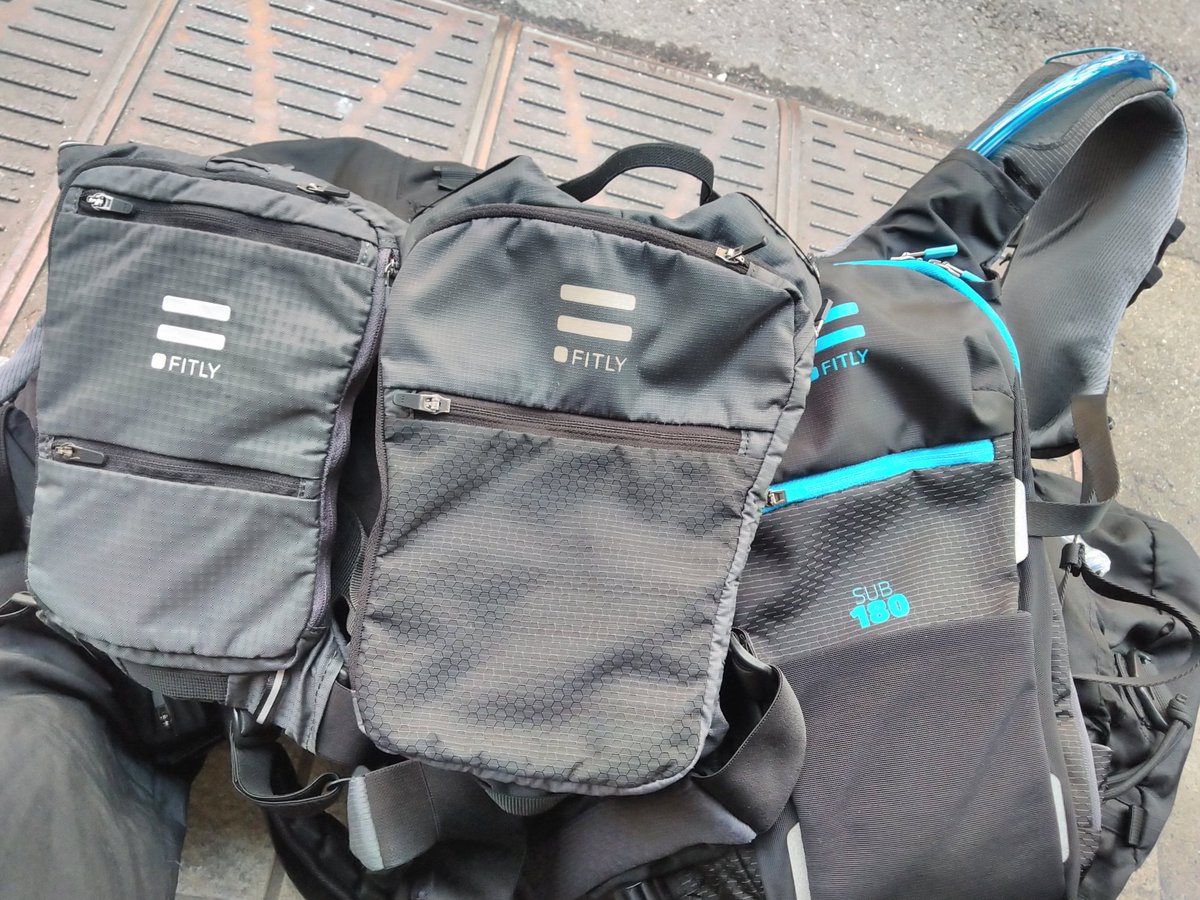 Monone417's tweet photo. 1️⃣私の持つ #Fitly 三兄弟🤟
左から #SUB45 #SUB90 #SUB180
どれも軽量かつフィット感抜群👍
皆様の思う最小限のグッズ運びながらのラン🏃のお供に是非に🙇♂️
って私はアンバサダーでも何でもない、ただのどアホですけども😅
2️⃣さて、帰って創設者に添付メール送るか📨
#押上温泉 #大黒湯 #BSH https://t.co/nMGRqGZVf9