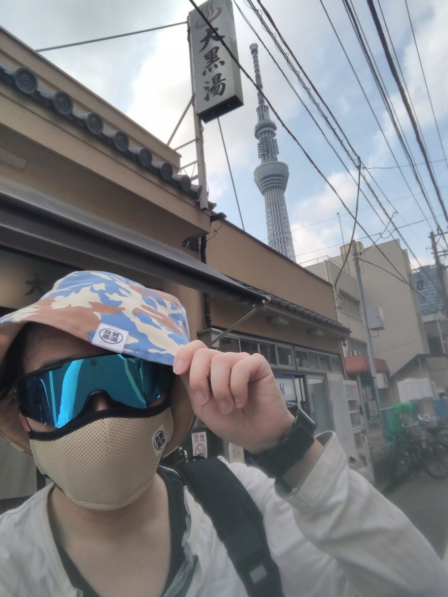 Monone417's tweet photo. 1️⃣私の持つ #Fitly 三兄弟🤟
左から #SUB45 #SUB90 #SUB180
どれも軽量かつフィット感抜群👍
皆様の思う最小限のグッズ運びながらのラン🏃のお供に是非に🙇♂️
って私はアンバサダーでも何でもない、ただのどアホですけども😅
2️⃣さて、帰って創設者に添付メール送るか📨
#押上温泉 #大黒湯 #BSH https://t.co/nMGRqGZVf9