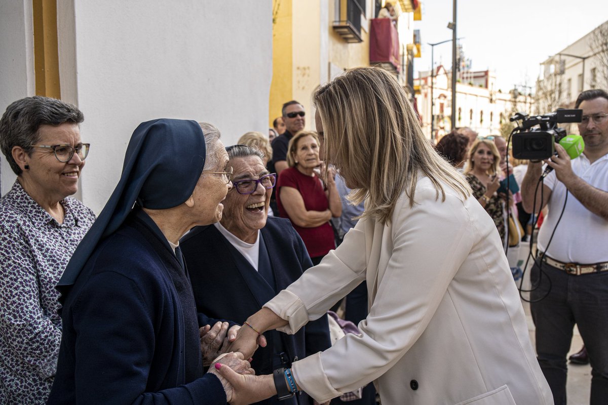 anaisabel_jc's tweet photo. La calle Ntra Sra del Águila (La Mina) estrena nueva imagen. 

Gracias a todos los vecinos y vecinas, a los trabajadores y al gran equipo que se ha implicado tanto para que podamos disfrutar de una calle emblemática♥️
#AlcaláIlusiona https://t.co/s45z1s8tcT