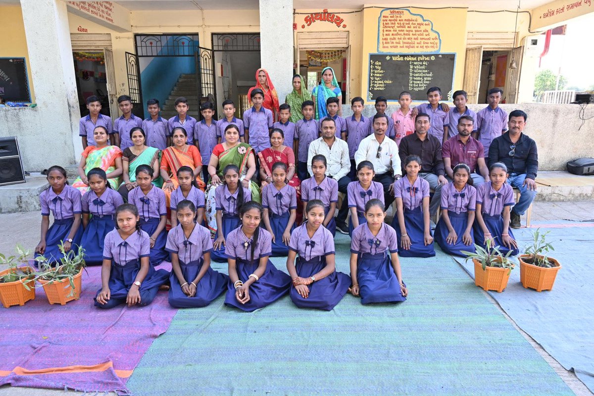 ctnKumar0709's tweet photo. FAREWELL PARTY OF STD 8 OF MERANI MUVADI PRIMARY SCHOOL,SHEHARA,PANCHAMAHAL. https://t.co/pGaSh9M4kN