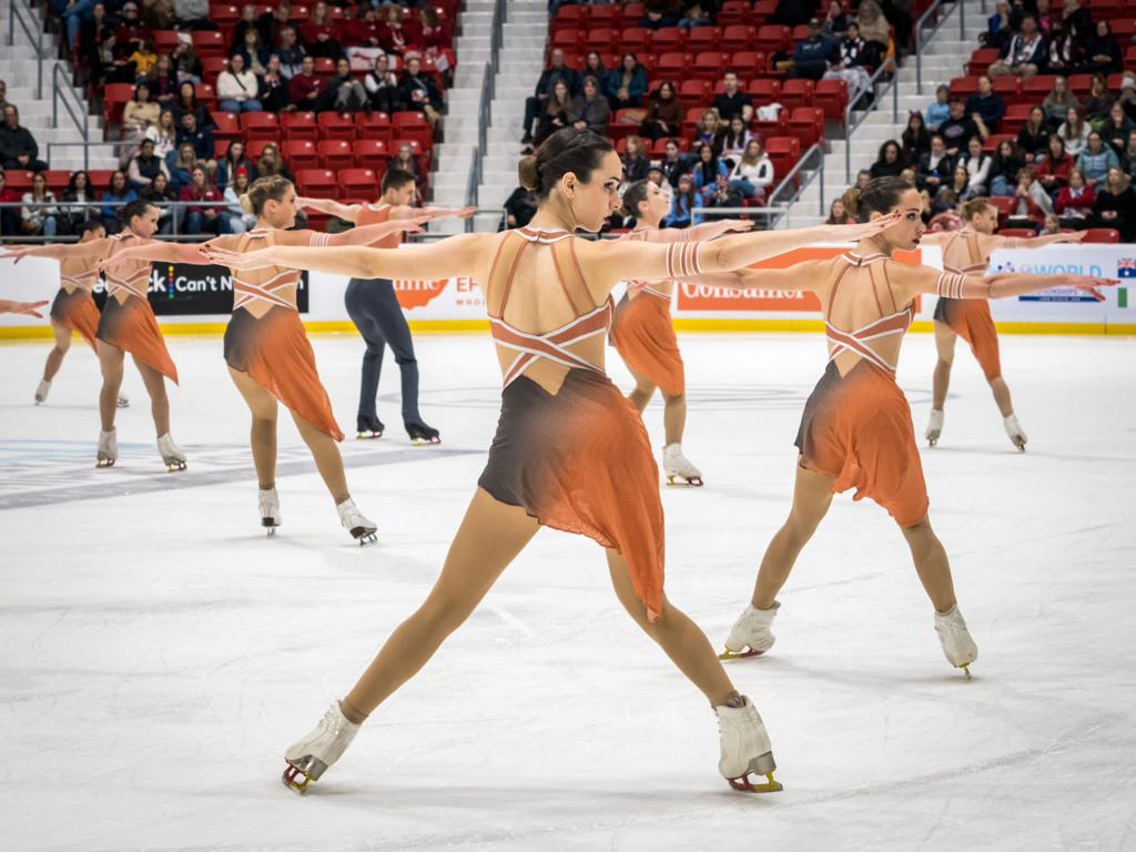 SynchroSpain's tweet photo. El @teamfusionspain⛸️🇪🇸 termina muy contento su participación en el @ISU_Figure #WorldSynchro de Lake Placid🇺🇲. Los dos programas los ejecutaro bien, lo que les ha permitido obtener la posición 17ª y su mejor puntuación histórica. @fedhielo @deportegob @FMDInv @Hieloespanol https://t.co/AxKzv90wNA