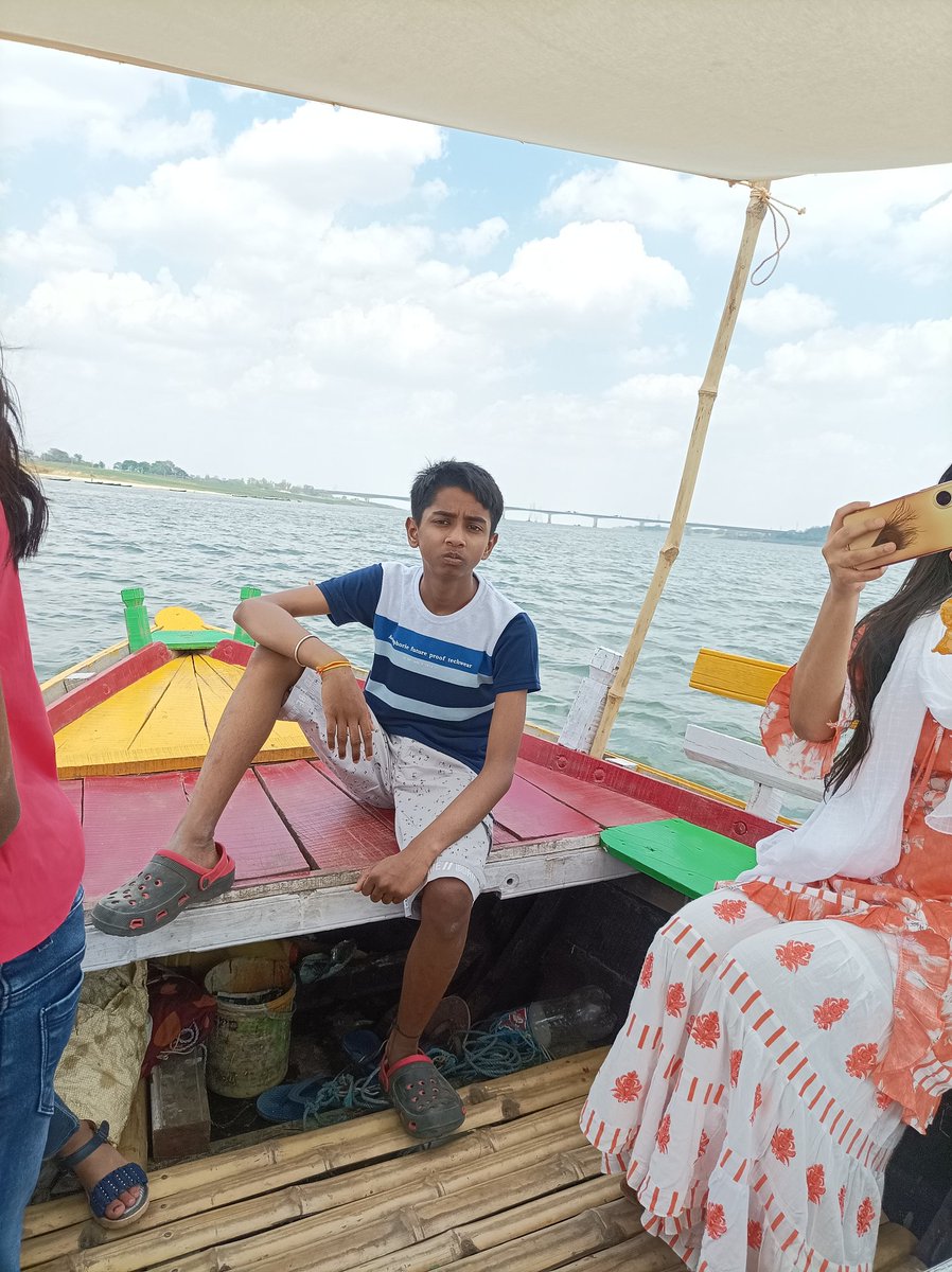 TejasGamerOp's tweet photo. In the boat of River Ganga 😃 https://t.co/WHL0rXtpuN