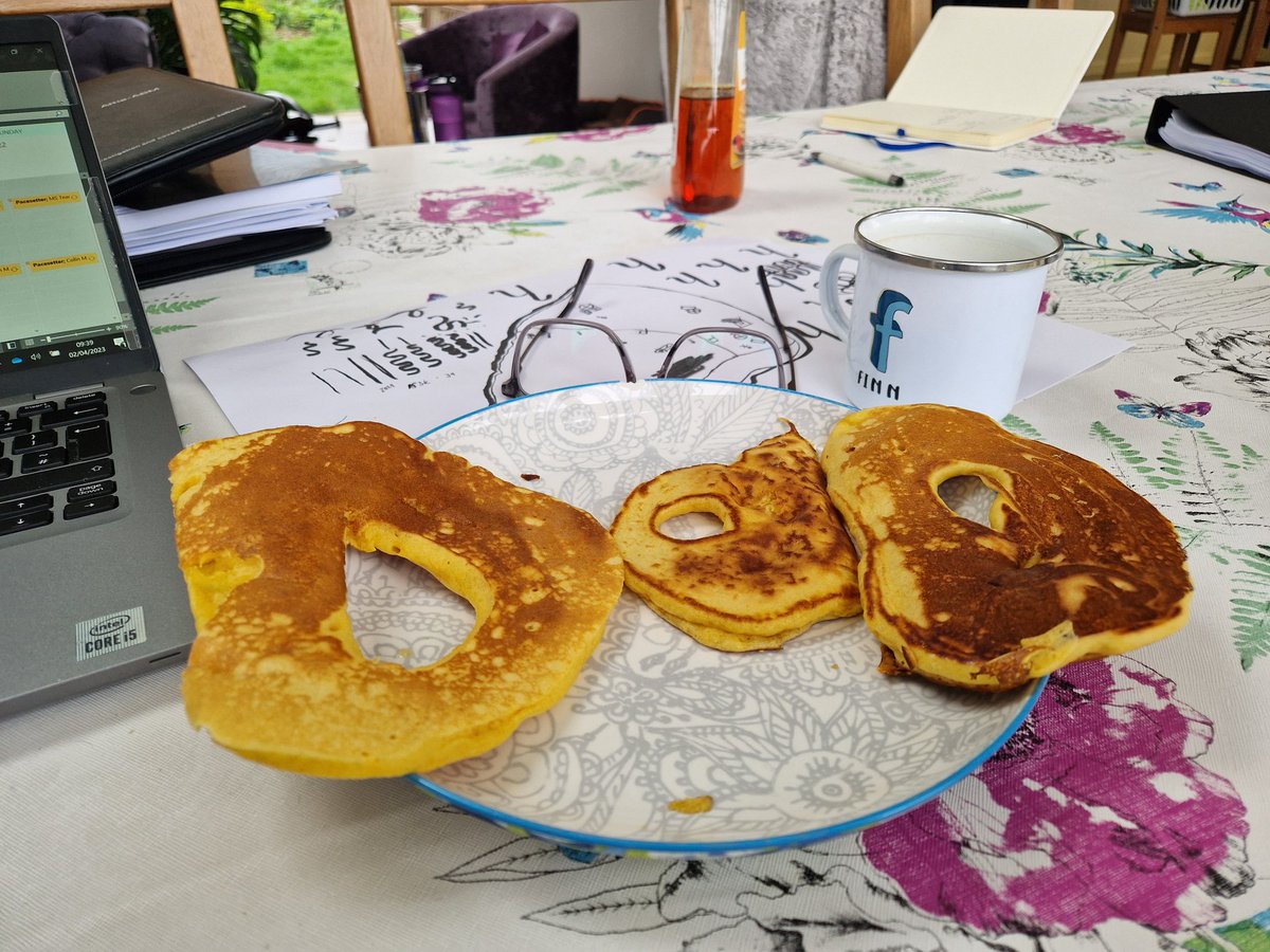 ColinHMattinson's tweet photo. When you're doing some Sunday admin and your daughter presents you with this.. #lovemykids #perspective https://t.co/NICZlbYWU7