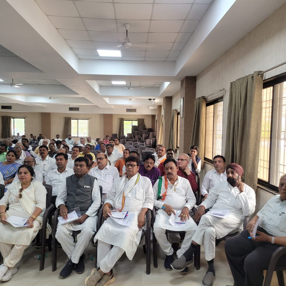Kumari_Selja's tweet photo. आज राजीव भवन (रायपुर) में केन्द्र सरकार के कुशासन, प्रतिशोध की राजनीति के खिलाफ आंदोलन की रणनीति व संभागीय जिला कार्यकर्ता सम्मेलन की रूपरेखा बनाने और विधानसभावार बूथस्तरीय प्रशिक्षण कार्यक्रम को लेकर आयोग, निगम, मंडल, बोर्ड में नियुक्त पदाधिका��ियों की बैठक ली। https://t.co/0okMo8DKa7