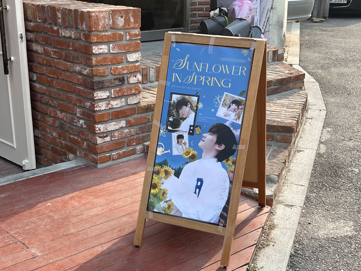 nuegk's tweet photo. 기광 생카 📍#밀가루인쇄소
따사로운 햇볕이 내리쬐는 곳에 위치해있고 꾸며 놓으신 소품 하나하나 센스가 돋보여서 볼 게 많았어요 (축전에토끼보고빵터짐)
무엇보다도 커피와 디저트가 정말 맛있었음🤤
생카 열어주셔서 감사합니다♡_♡
#햇살을_머금은_기광이의_계절
#Will_You_Be_Our_Spring https://t.co/b7a6rH83S9