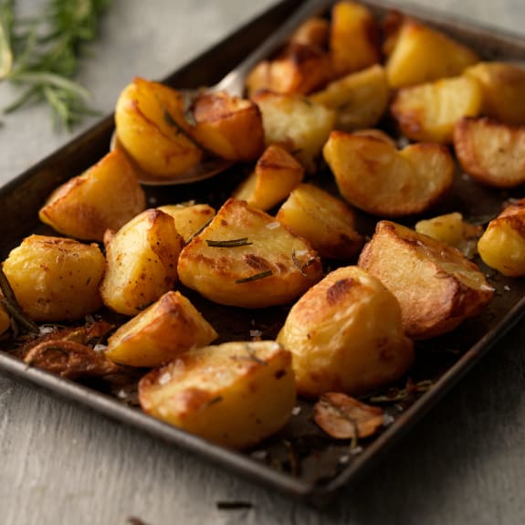The perfect roast potatoes are an essential accompaniment to any roast meal. In this version, we steam the potatoes in the Varoma before finishing them off in the oven with a couple of garlic cloves and a few sprigs of rosemary.
