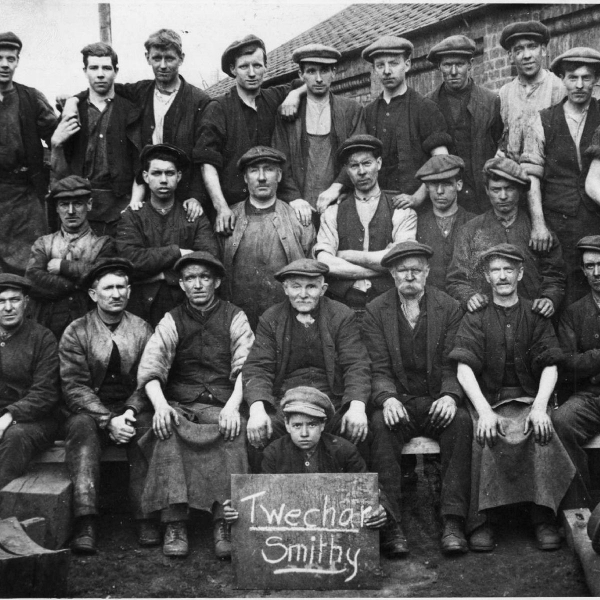 EDLC_Culture's tweet photo. For our last walk of Local History Month we followed the Twechar Tales and Trails route and learned about history of the area, from Romans to coal mining!
#LocalHistory #Twechar #EastDunbartonshire https://t.co/R6IeG6g86O