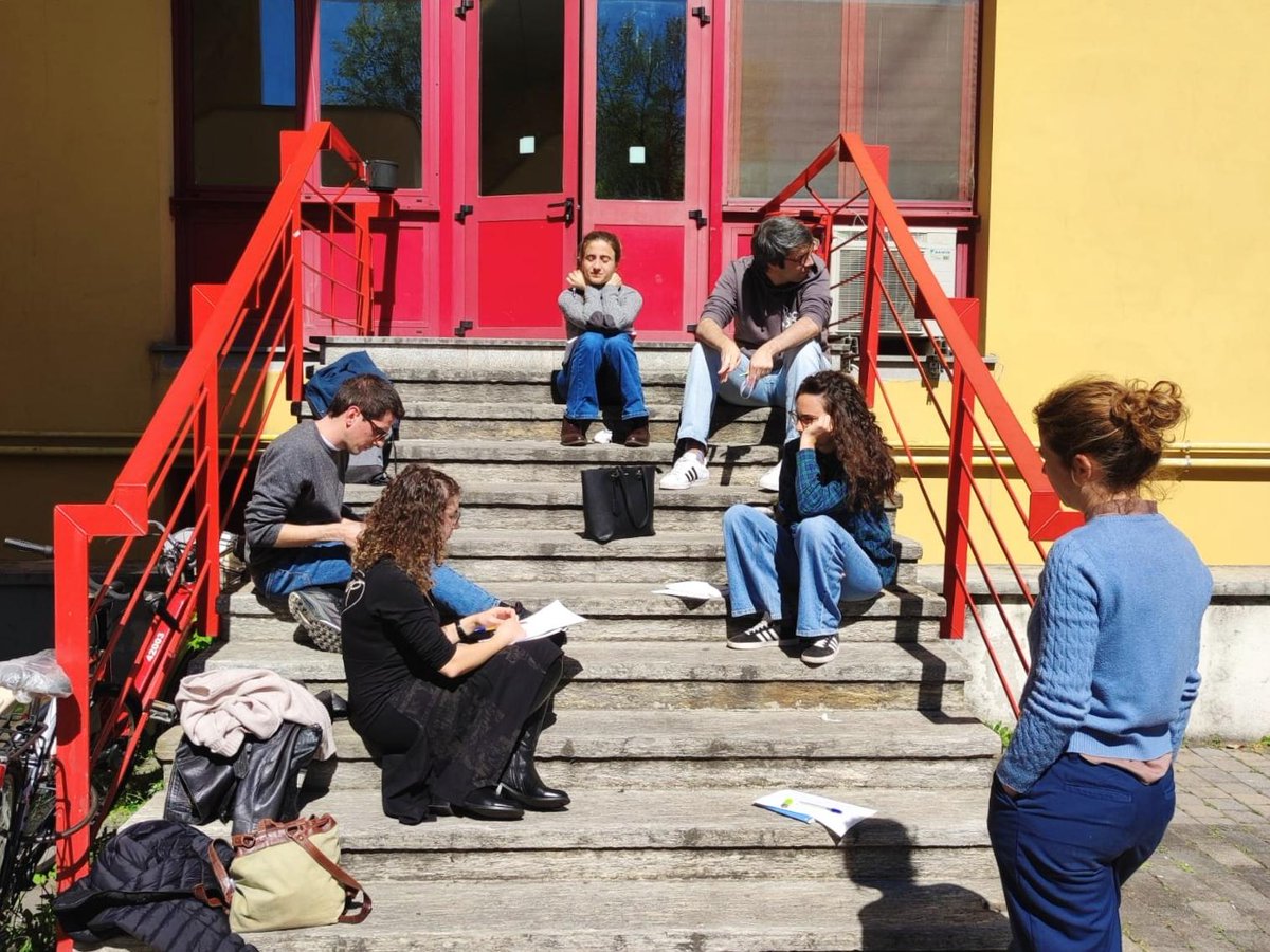 aggsoc's tweet photo. Cosa significa #benecomune?
Insieme ai ragazzi di #ICareLab, la nostra proposta di formazione politica per under35, ieri abbiamo cercato di rispondere a questa domanda all'interno degli spazi della @casadellacarita, storico punto di riferimento per l'accoglienza e l'inclusione. https://t.co/qt0I32EUO1