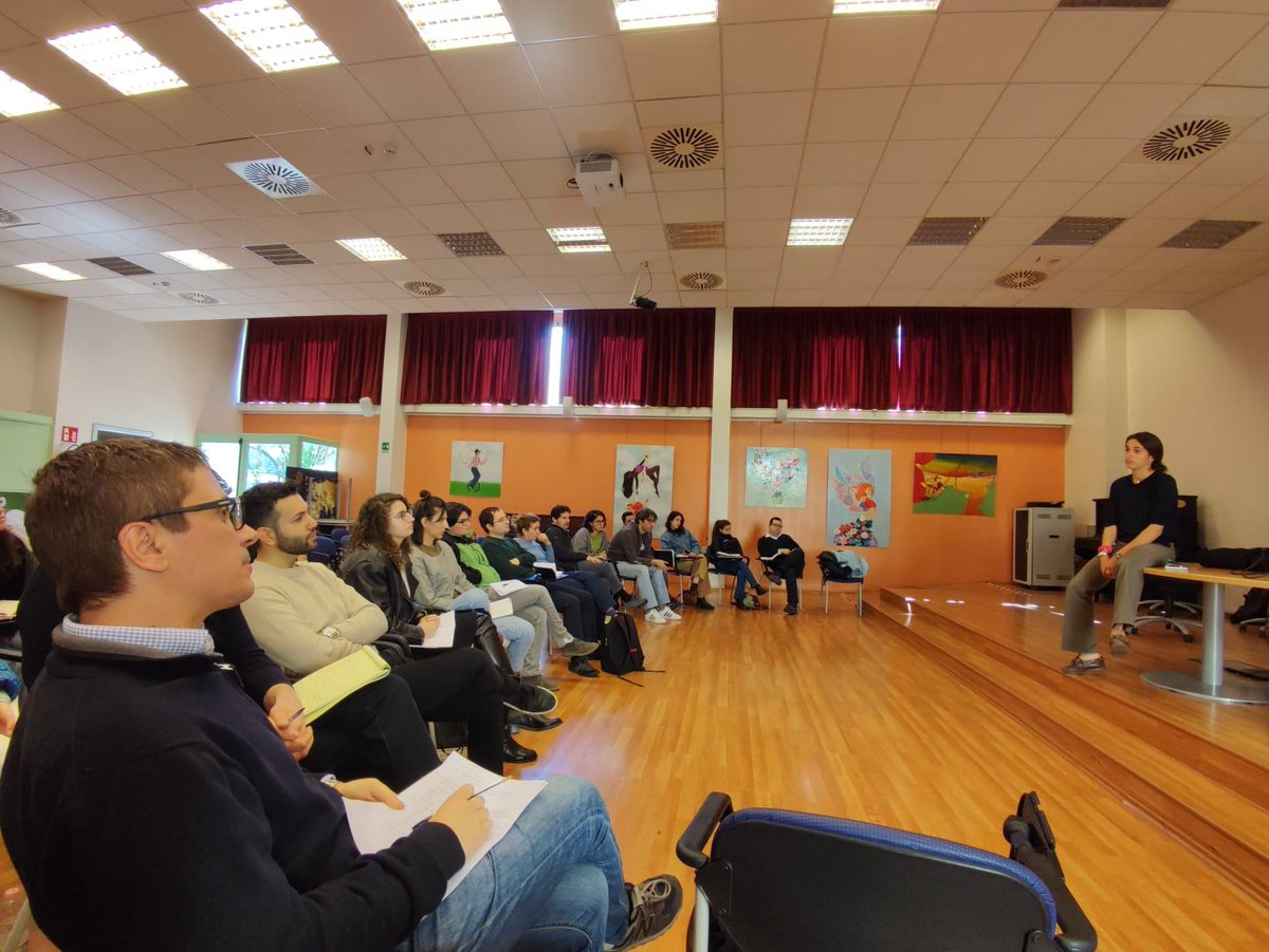 aggsoc's tweet photo. Cosa significa #benecomune?
Insieme ai ragazzi di #ICareLab, la nostra proposta di formazione politica per under35, ieri abbiamo cercato di rispondere a questa domanda all'interno degli spazi della @casadellacarita, storico punto di riferimento per l'accoglienza e l'inclusione. https://t.co/qt0I32EUO1