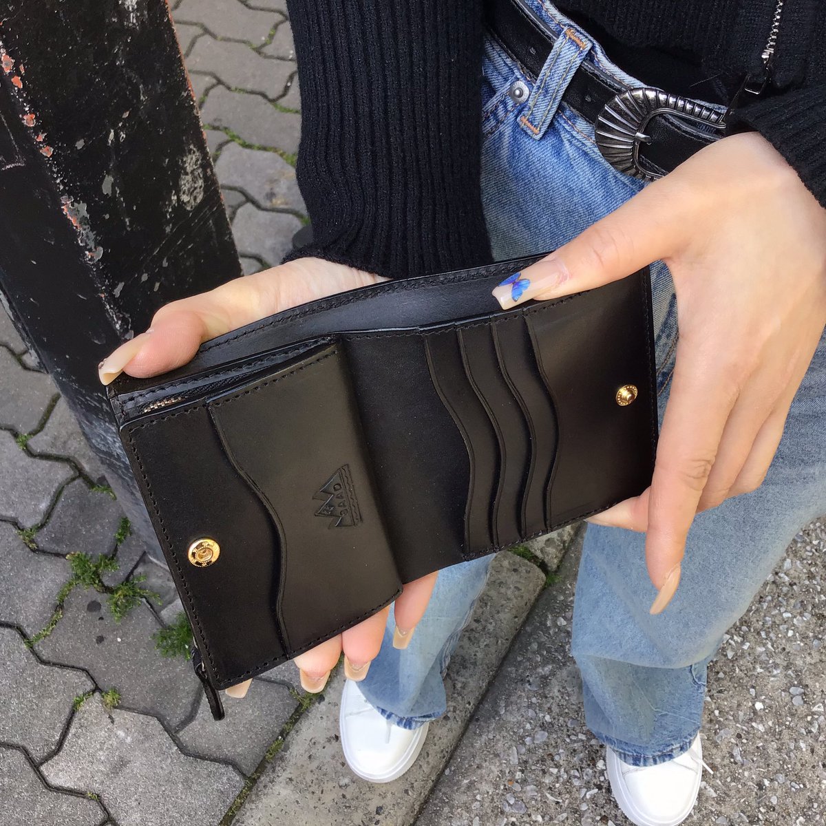 SAADSILVEROSAKA's tweet photo. コンパクトで使いやすいサイズ感のサドルレザーBOX型ショートウォレット👍🏻
コインケースも取り出しやすいデザインです😊
こちらは只今10%ポイントバック💡(マルシェバックもプレゼント🎁)

#saadsilver 
#サードシルバー 
#silveraccessory 
#シルバーアクセサリー
#心斎橋 
#アメ村
#レザーウォレット https://t.co/0xIiHqgdvV