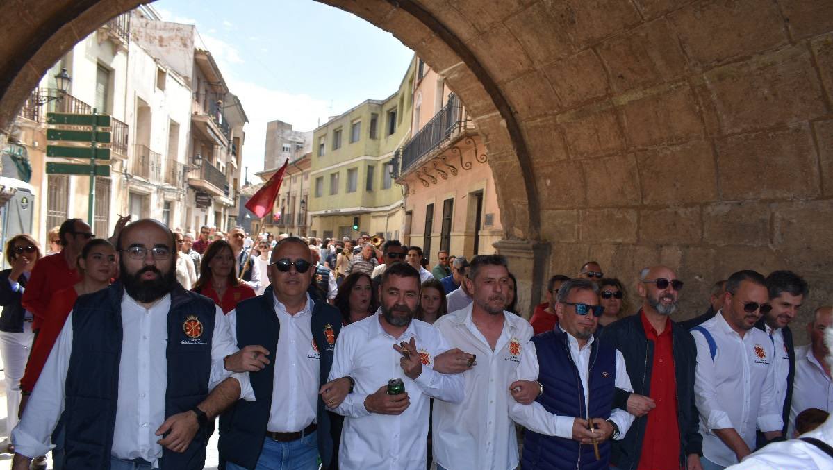 FiestaCaravaca's tweet photo. ¡El ambiente cristiano se apodera de #Caravaca! ⚔️🛡️
El Bando Cristiano tomó las calles para celebrar el 𝔻𝕚́𝕒 𝕕𝕖𝕝 ℂ𝕣𝕚𝕤𝕥𝕚𝕒𝕟𝕠 con la participación de sus grupos, así como, de los festeros que quisieron disfrutar de esta jornada.
#BandoCristiano #Prefiesta https://t.co/RUp2ILeVrh