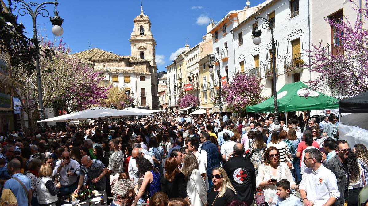 FiestaCaravaca's tweet photo. ¡El ambiente cristiano se apodera de #Caravaca! ⚔️🛡️
El Bando Cristiano tomó las calles para celebrar el 𝔻𝕚́𝕒 𝕕𝕖𝕝 ℂ𝕣𝕚𝕤𝕥𝕚𝕒𝕟𝕠 con la participación de sus grupos, así como, de los festeros que quisieron disfrutar de esta jornada.
#BandoCristiano #Prefiesta https://t.co/RUp2ILeVrh