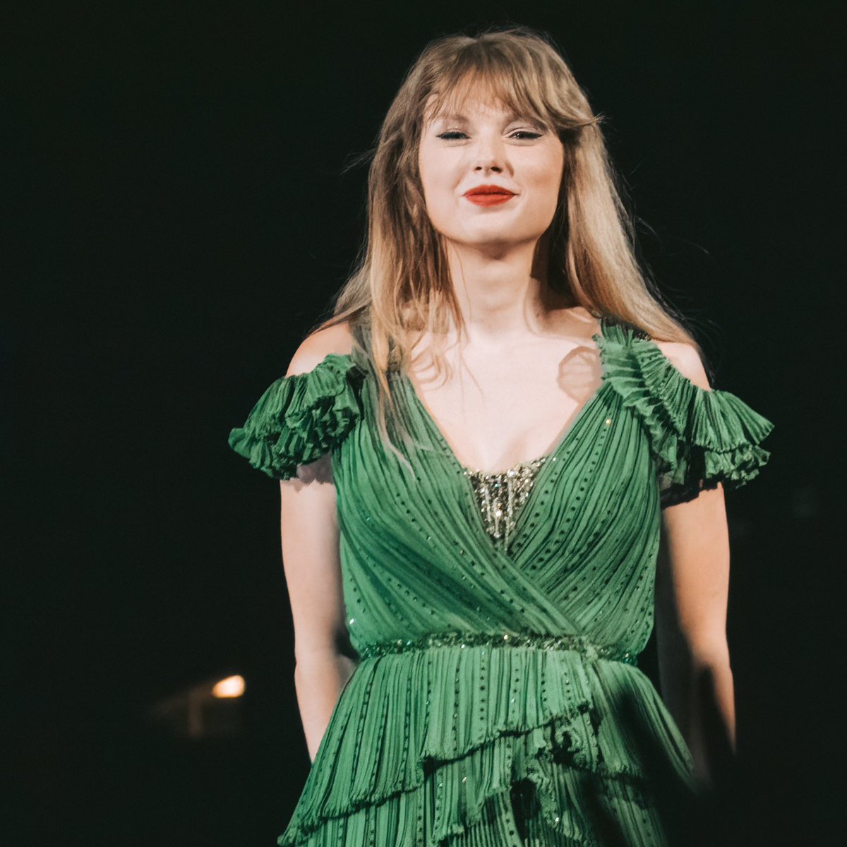 TheSwiftSociety's tweet photo. 💬| @TaylorSwift13 reveals performing "Clean" again 

"I think I could probably have done it better in a higher key so that's technically a mess up 😘" https://t.co/H8eSWG3WbY