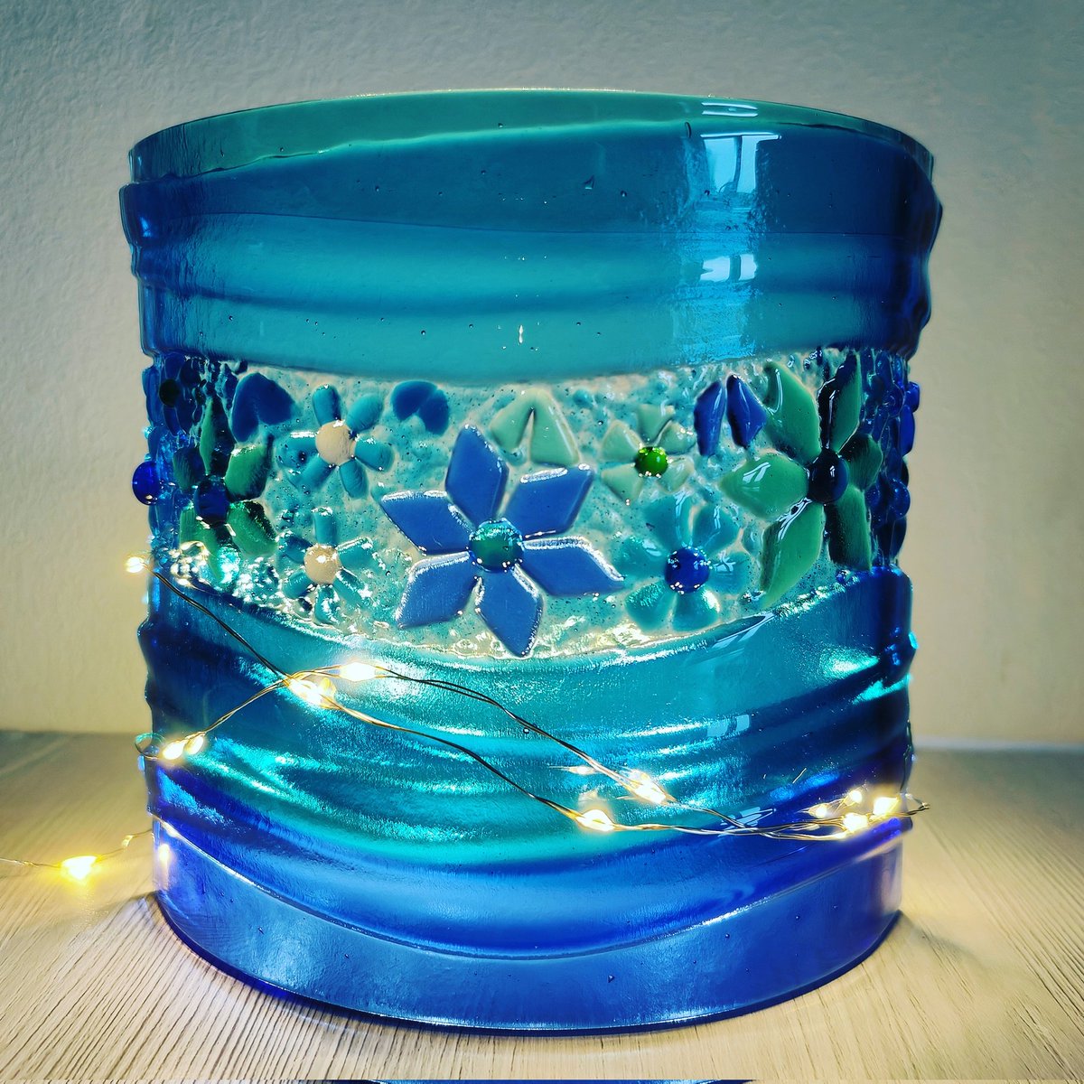 A new addition to my #Etsy shop, this candle screen in gorgeous shades of blue would make a lovely gift for any occasion, free UK shipping included! 💙

etsy.com/listing/143601…
#UKGiftAM #UKGiftHour #HandmadeHour #sundayvibes #giftideas