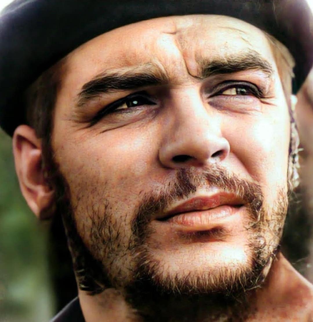 #2DeAbril
'Che fue un verdadero comunista y hoy es ejemplo y paradigma de revolucionario y de comunista. Che fue maestro y forjador de hombres como él.' #FidelPorSiempre
#UnaMejorJuventud @DeZurdaTeam_ @CubaEsen @MeisiBWeiss @AlejandroGilF @DiazCanelB @segurosencuba