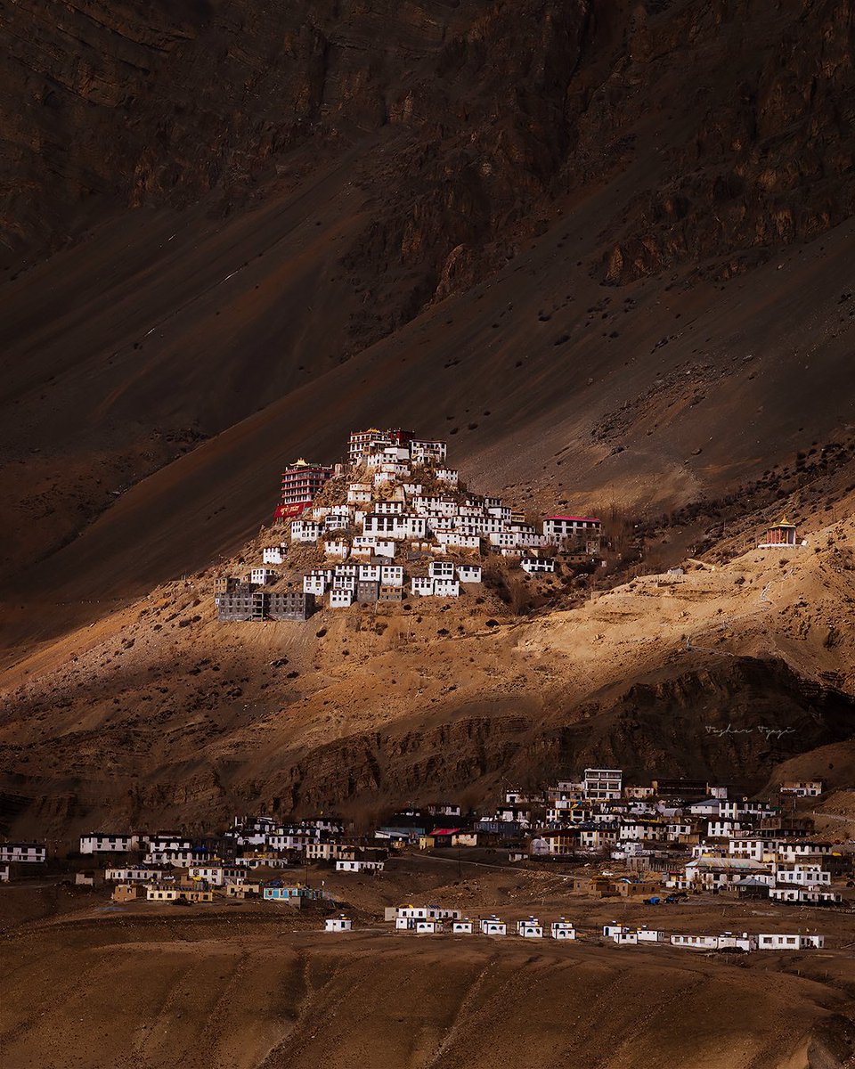Tushar_Photog's tweet photo. Magical Light at Kee Monastery 

#landscapephotography #spiti #india #IncredibleIndia @incredibleindia https://t.co/B6WVKBrtjQ