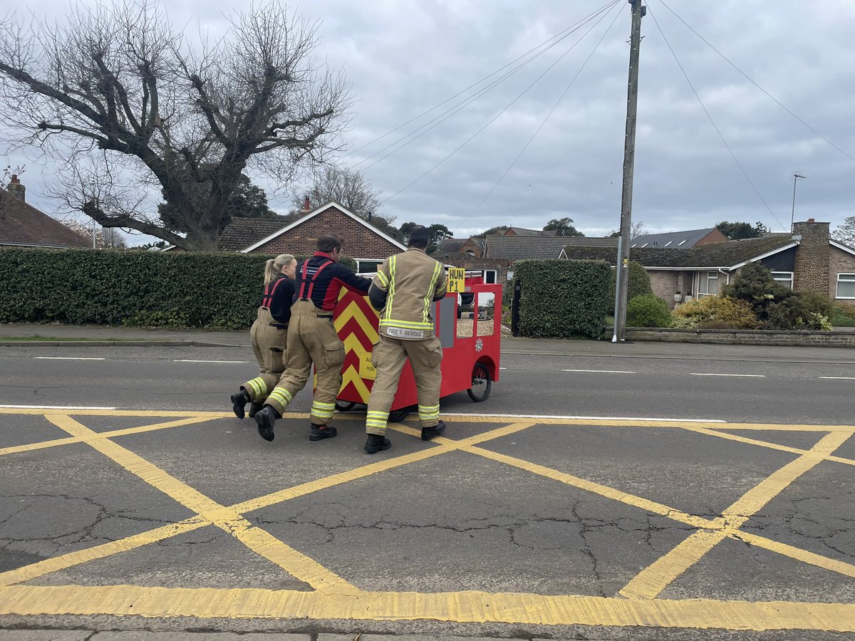 johnrosslinden's tweet photo. Come and meet our Hunstanton fire crew at the Hunstanton Soap box Derby today where they will be competing with their mini fire engine.   They will also be there to provide fire safety advice and looking for new recruits for our local stations and fire cadet unit. https://t.co/fiBFRYEJVu