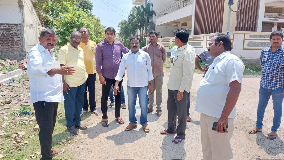 dasyam_abhinav's tweet photo. నా డివిజన్ పరిధిలోని టీచర్స్ కాలనీ ఫేజ్-2 లో 10లక్షల వ్యయంతో నిర్మించిన నూతన అంతర్గత సీసీ రోడ్డును స్థానిక కాలనీ వాసులు మరియు బి.ఆర్.ఎస్ పార్టీ ముఖ్యులతో కలిసి ప్రారంభించడం జరిగింది.... https://t.co/yM2f5fUw2Y