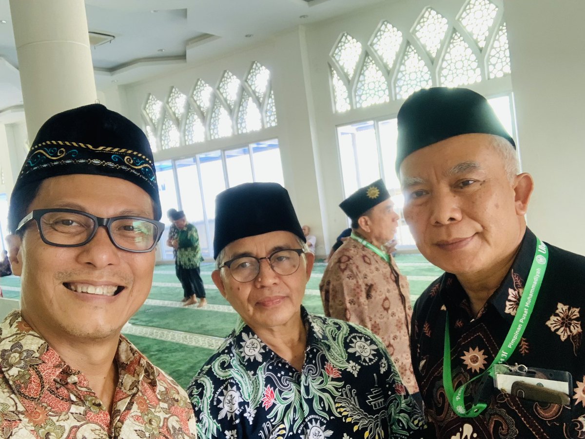 AlphaARachman's tweet photo. Alhamdulillah, pengkajian Ramadhan @muhammadiyah hari ketiga, bersama  Bendahara PP @PPAisyiyah @ritapranawati Bendahara Umum PP Muhammadiyah/Dirjen PHU Prof @h_latief dan Ketua PP Muhammadiyah/Menko PMK Prof @muhadjir_ef. Turut hadir Ketua Majelis @dikdasmenpusat H Didik Suhardi PhD beserta Sekretaris @Mkhoirulhuda24 dan Wakil Bendahara H Dr Khamim, juga Ketua PWM Nusa Tenggara Timur Dr Mukhsin, Sekjen MUI Pusat @MajelisUlamaID Buya Amirsyah Tambunan, sesepuh PWM Jawa Barat KH Suhada dan Rektor Muhammadiyah Tasikmalaya Dr H Ahmàd Qonit, di FKIP @UhamkaID 02.04.2023.