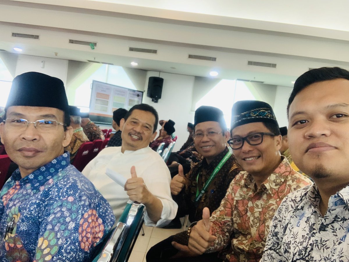 AlphaARachman's tweet photo. Alhamdulillah, pengkajian Ramadhan @muhammadiyah hari ketiga, bersama  Bendahara PP @PPAisyiyah @ritapranawati Bendahara Umum PP Muhammadiyah/Dirjen PHU Prof @h_latief dan Ketua PP Muhammadiyah/Menko PMK Prof @muhadjir_ef. Turut hadir Ketua Majelis @dikdasmenpusat H Didik Suhardi PhD beserta Sekretaris @Mkhoirulhuda24 dan Wakil Bendahara H Dr Khamim, juga Ketua PWM Nusa Tenggara Timur Dr Mukhsin, Sekjen MUI Pusat @MajelisUlamaID Buya Amirsyah Tambunan, sesepuh PWM Jawa Barat KH Suhada dan Rektor Muhammadiyah Tasikmalaya Dr H Ahmàd Qonit, di FKIP @UhamkaID 02.04.2023.