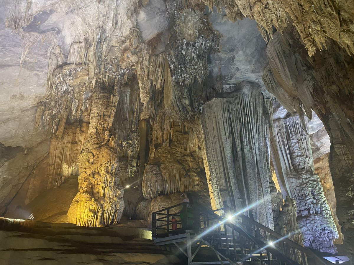 Being a proper Geo teacher today and hanging about the largest caves in Vietnam 😍#paradisecave #springbreak