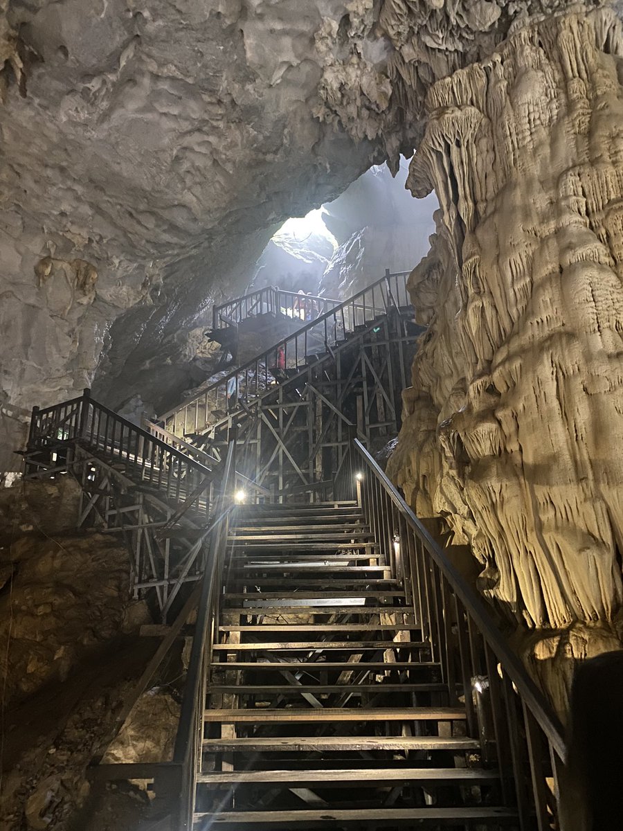MissLMacfarlane's tweet photo. Being a proper Geo teacher today and hanging about the largest caves in Vietnam 😍#paradisecave #springbreak https://t.co/jGiORVugZ9
