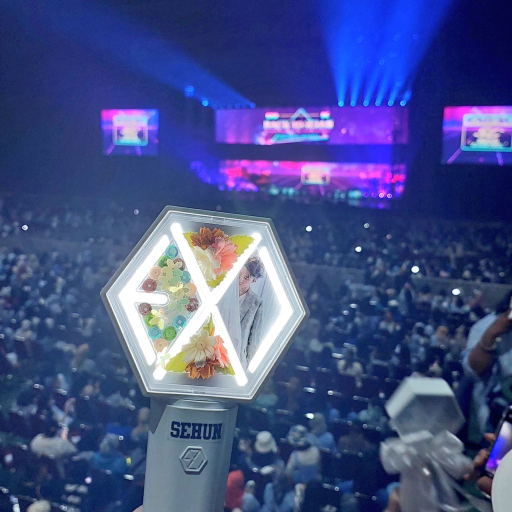 kimjiii1401's tweet photo. 🤍💙 EXO-SC Fancon in Jakarta [BACK2BACK] 💙🤍

#EXOSC_BackToBack #EXO_SC #EXOSCFANCONINJAKARTA  #BackToBackJakarta #EXO #EXOSC #SEHUN #CHANYEOL https://t.co/3ylrs2yov8