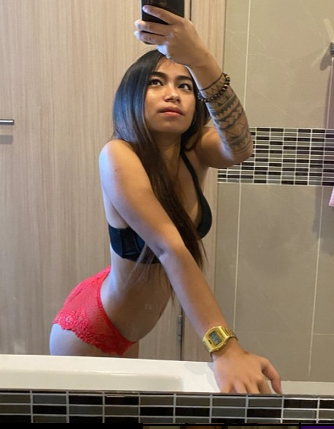 tinythayastar's tweet photo. want join me in the shower, we can have some other fun too 😉😉😘 https://t.co/jZxZDIkRl8