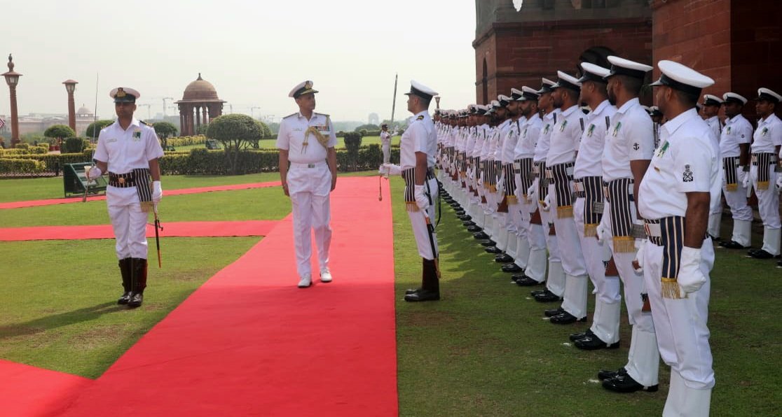 indiannavy's tweet photo. VAdm Sanjay Jasjit Singh, AVSM, NM assumed the appointment of the Vice Chief of Naval Staff #VCNS on #01Apr 23. On assumption he paid homage to the #bravehearts at the National War Memorial & reviewed the Guard of Honour at South Block, New Delhi.
https://t.co/pCYKdslSHJ https://t.co/M9NQuHY88R