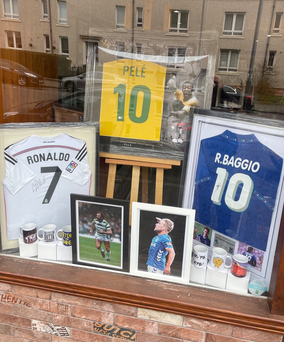 gallery_legends's tweet photo. We are open today 12.30-2.30 for all your framing and football memorabilia needs ⚽️

#CelticFC #RangersFC #PictureFraming #FootballTopFraming #RetroKits https://t.co/re0mETei7N