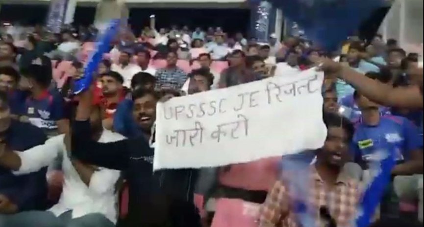 RajaPat47184113's tweet photo. आज के मैच के दौरान "यूपीएसएसएससी JE" वालो ने रिजल्ट जारी करो की अपील की. . . .

UPSI वालो अब आपकी बारी 😅

#UPSI_NEEDS_CBI_INVESTIGATION 
#UPSI9534_SCAM2021 https://t.co/rO5wi1nd9d