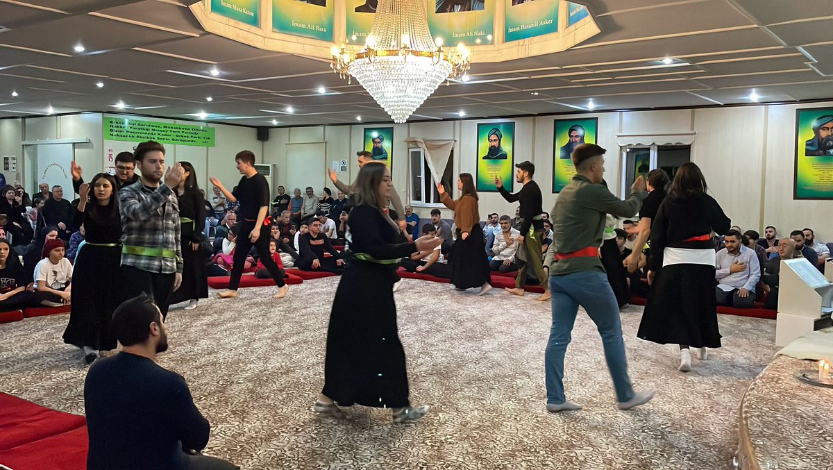 Mihman olduk, şâd oldu gönlümüz 🌹
Bursa Kestel Cemevi gençlik buluşması birlik cemi 🕯

Birliğimiz daim olsun..