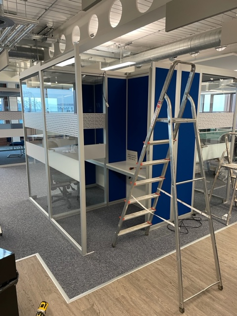 SecureMoveUK's tweet photo. Thats March closed and head first into April, with new clients and projects, from office installations to hotel fit outs. Its always varied for the teams here, from one day installing privacy booths across the UK to picking up antique fire places from London to Northumberland https://t.co/tecZgQcM6O