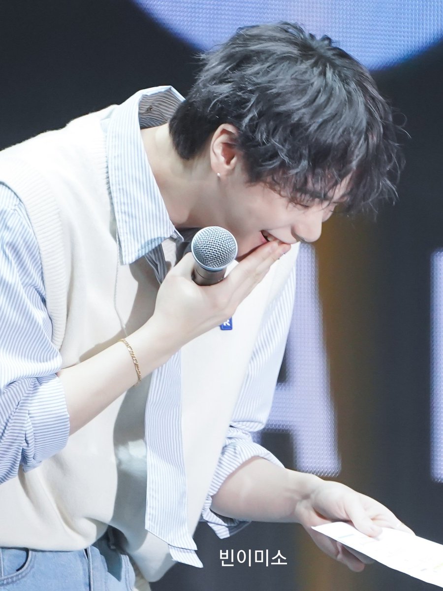 빈이미소 tweet media