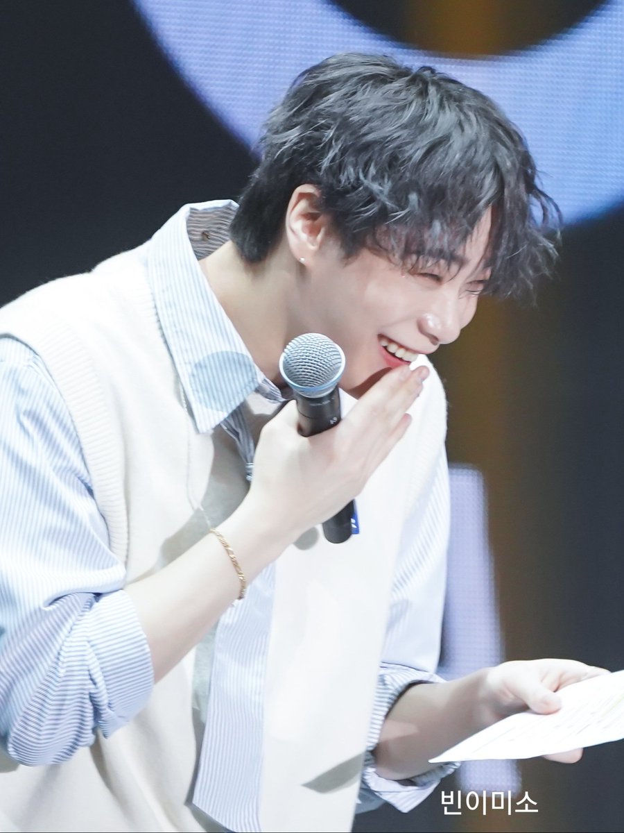 빈이미소 tweet media