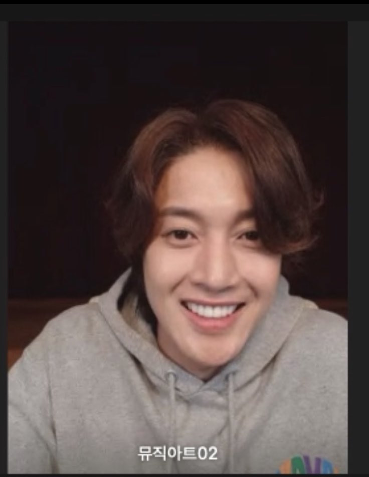 kayhenecia's tweet photo. My first ever fan sign with @khj_heneciatwt I was a bundle of nerves, bungled my Korean+nearly passed out while he was cool as a cucumber 😅 😂 thank you for being so kind. Keep shining 👽 #KimHyunJoong #fansign #MySun https://t.co/5CljFxKGjy