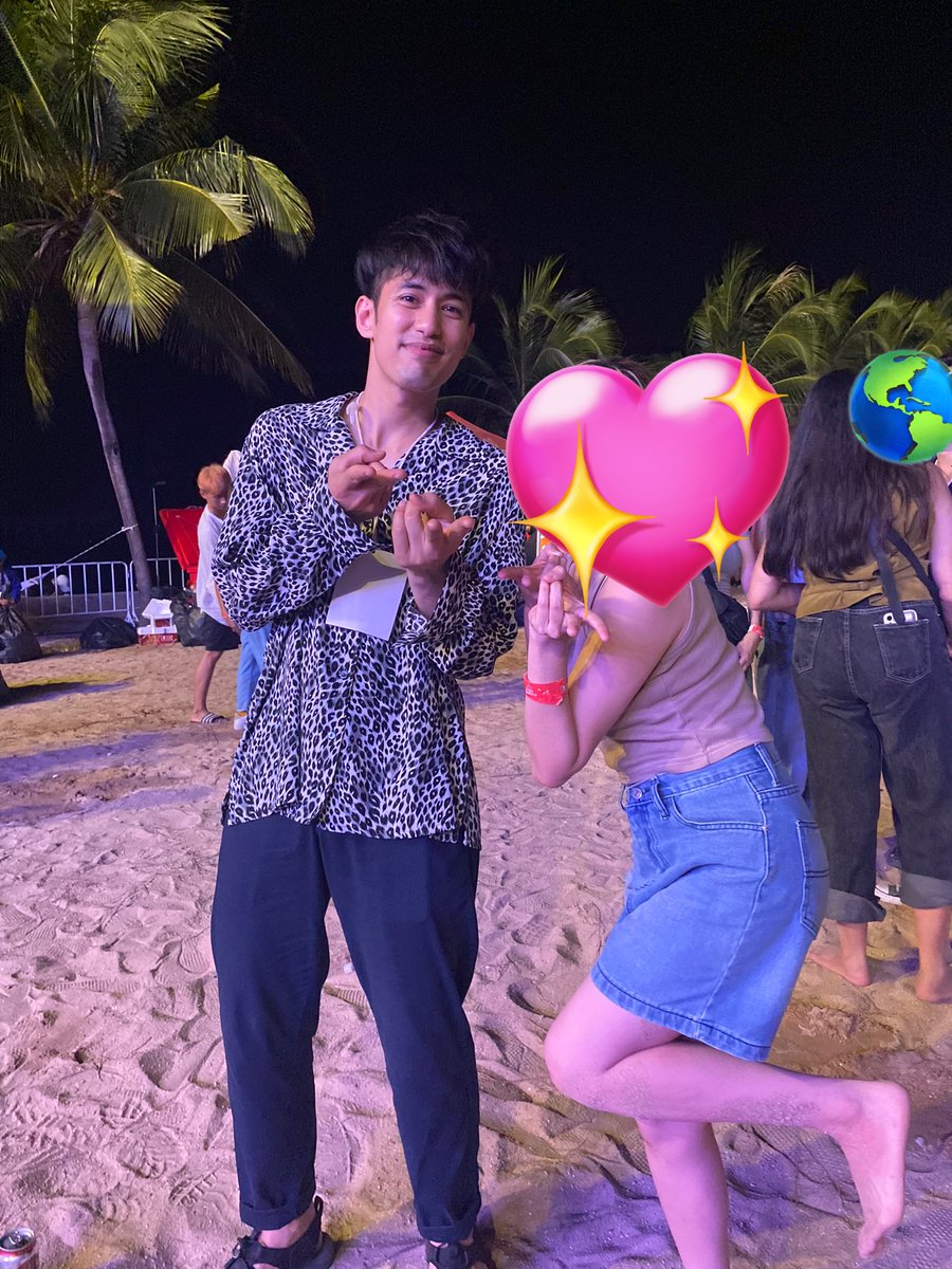 yuubnn's tweet photo. ตั้งใจไปดูจริงๆ แม้จะหน้าไหม้ไปแถบนึง55555 ซัมต๊อปครบวงในรอบหลายปี อยากฟังเพลงใหม่แล้วว หวังว่าจะมีโอกาสได้เจอกันบ่อยขึ้น 🫶🌞🚫 https://t.co/SDkM9rPssY