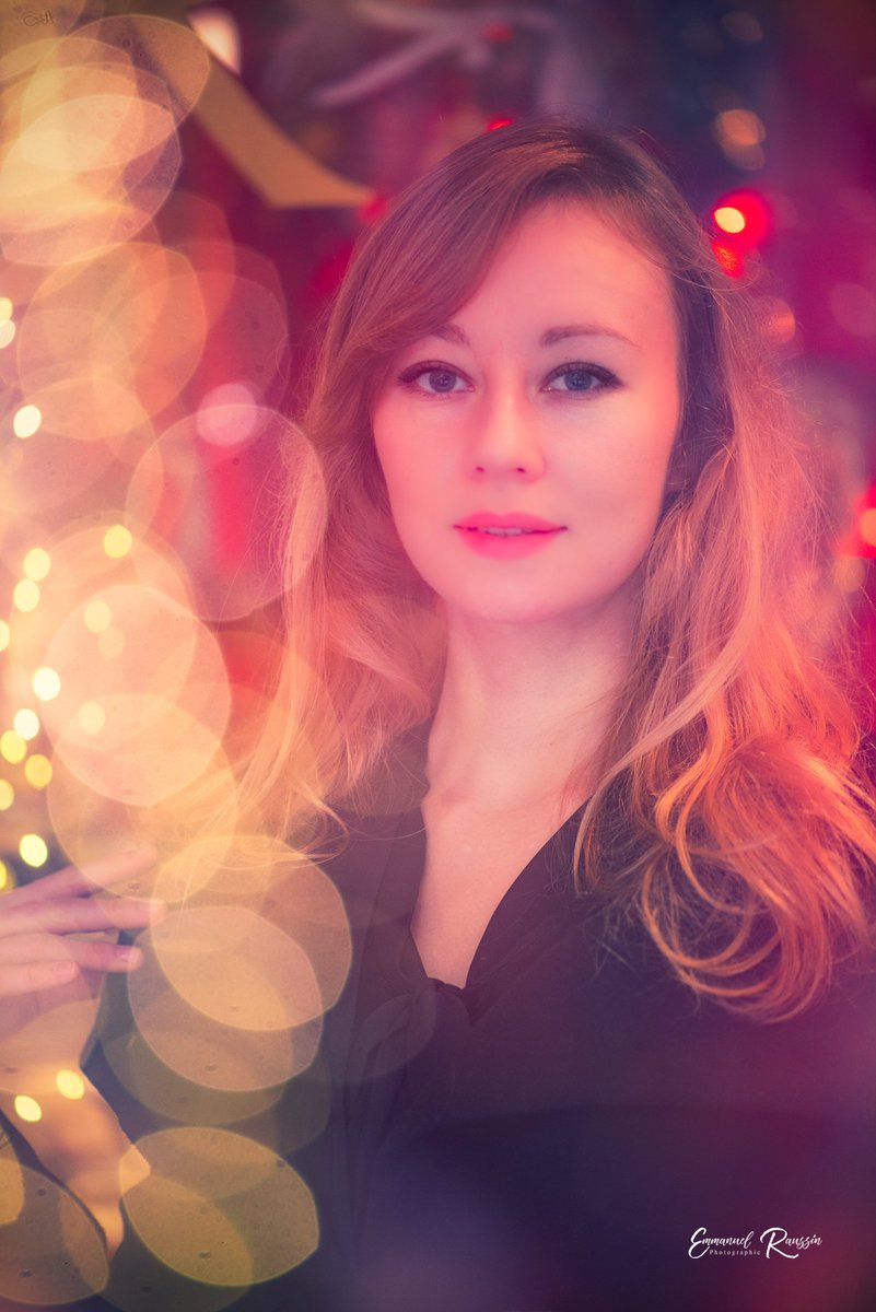Manphotto's tweet photo. @janisphotos Candice, my very first model.
#surimpression #overlay #multiexposure #streetportrait #xmas https://t.co/OMF2MmxD24