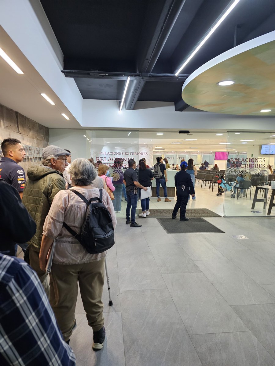 osgonzalez's tweet photo. @m_ebrard @SRE_mx sugerencias para agilizar el tramite de pasaportes:
1. Poder subir documentos digitalizados desde que se hace la cita.
2. Actualizar correctamente los requisitos, piden original y copia y así no viene en la página.
3. Pongan una copiadora. https://t.co/dga5JtyybI
