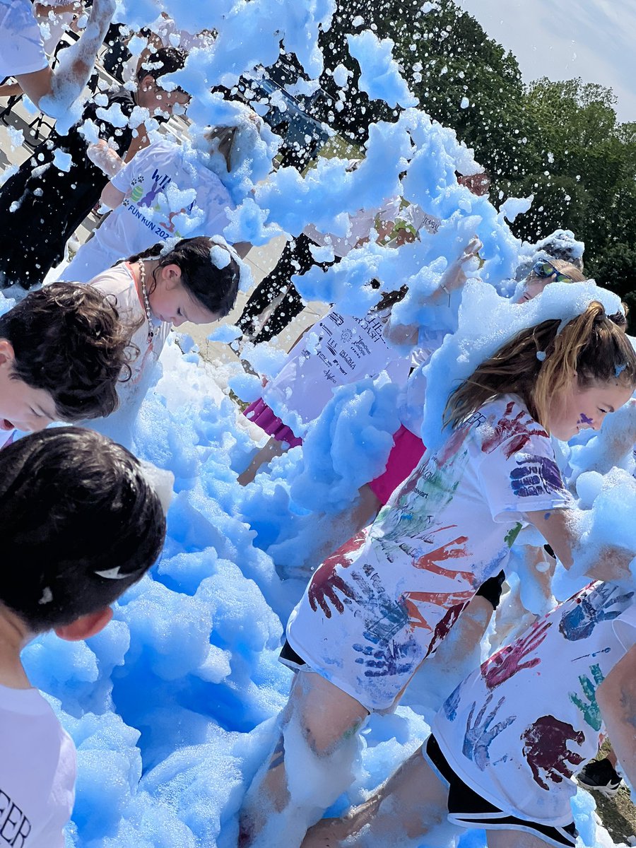 TMHSCheer2020's tweet photo. Successful Color Dash in the books! Thank you to all who participated and a HUGE thank you to all of our parents who made it happen! Until next year! 💙❤️💚💛🧡💜 #heartoftomball #colordash #tmhscheer https://t.co/BwHVqfO5au