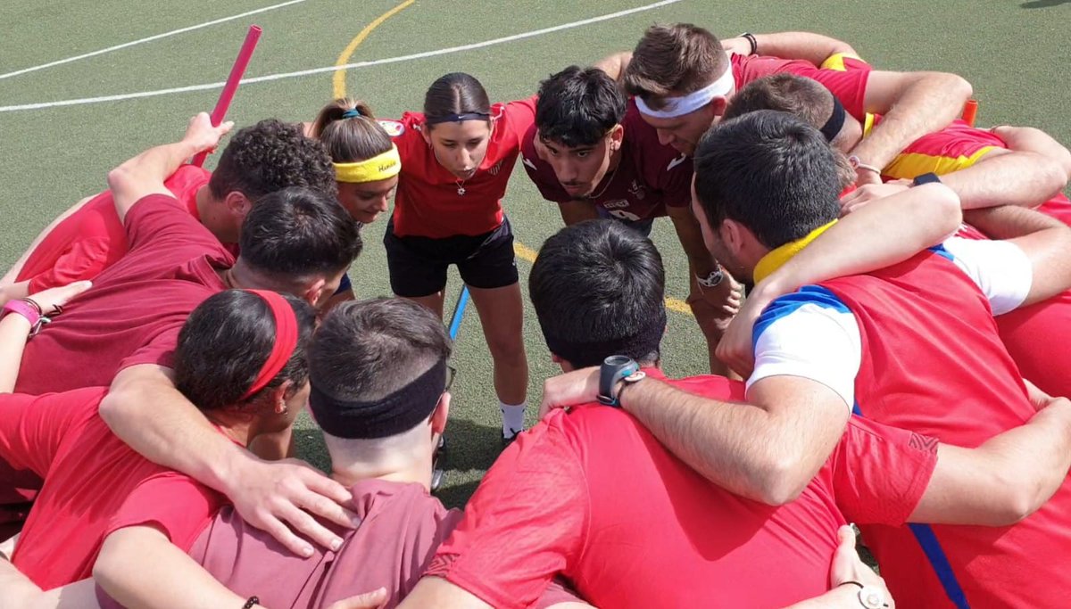 CarmenNm95's tweet photo. ¡Comenzamos la liga de Quidditch! 🧹

Fue una jornada inolvidable, con momentos que ningún "Obliviate" logrará borrar. Gryffindor y Ravenclaw fueron las Casas vencedoras 🦁🐦

Los alumnos están deseando que llegue el próximo día (y nosotros ni os cuento) #EllegadodeDumbledore https://t.co/Ze82V5NZKJ