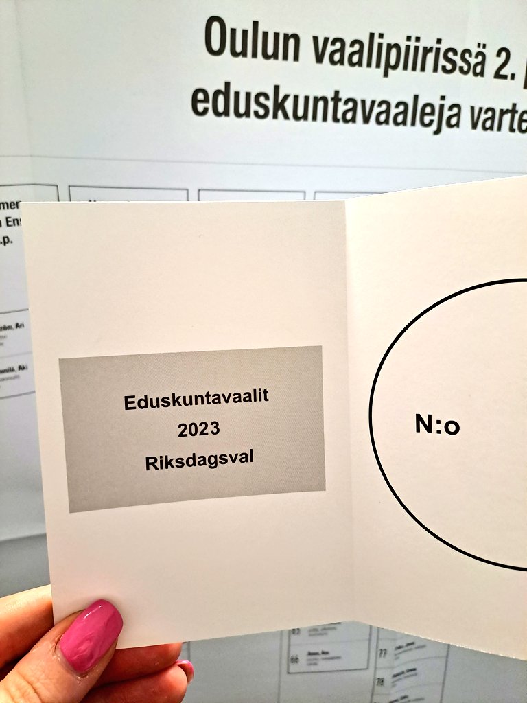 Kansalaisvelvollisuus täytetty. ✅️ Löytyi ehdokas, jonka kanssa ollaan vaalikoneiden mukaan 77 % samaa mieltä asioista ja sillä mennään nyt. Illalla pidetään vaalivalvojaiset! #vaalit2023 #eduskuntavaalit #eduskuntavaalit2023 #Oulunvaalipiiri