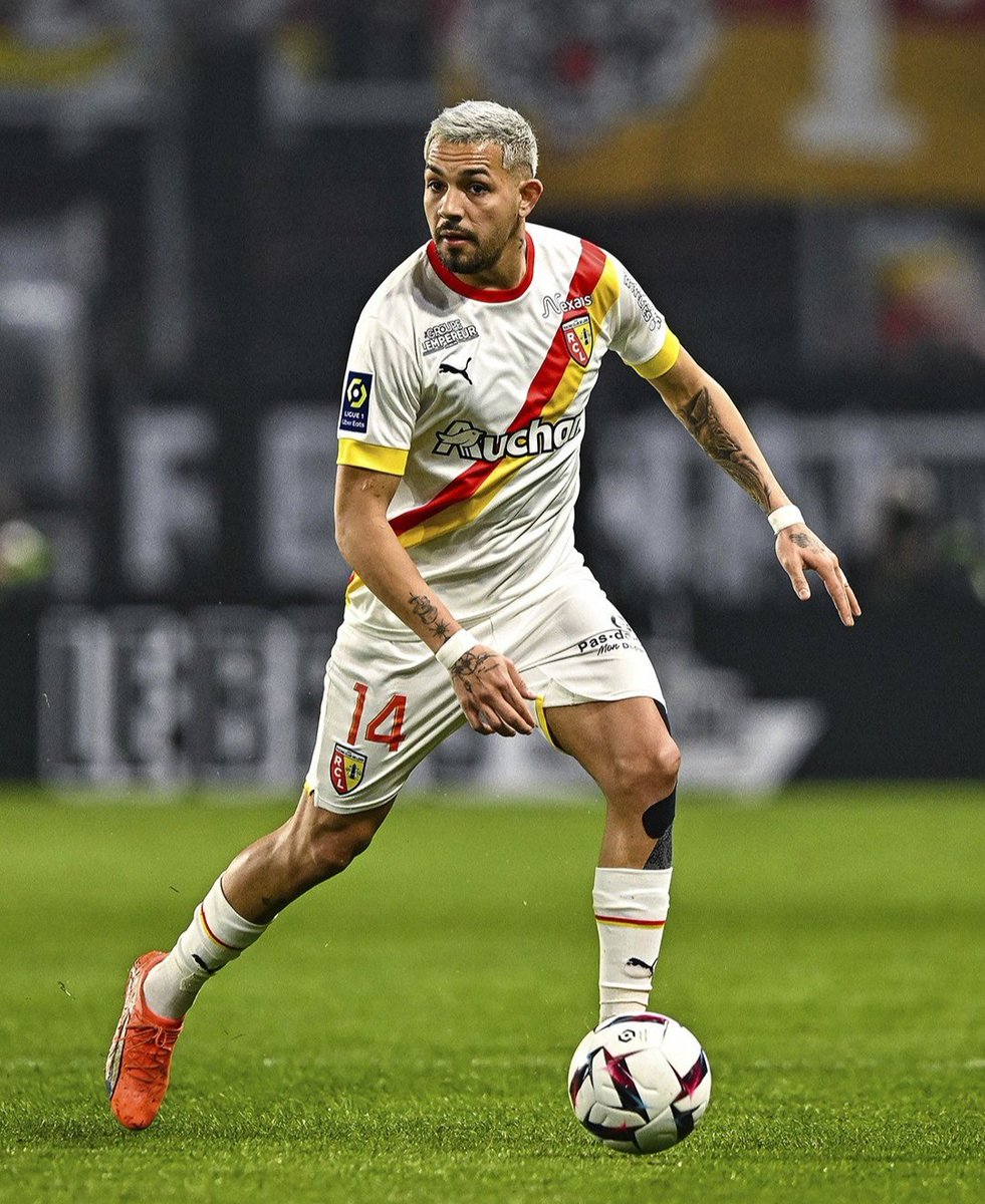 Dodici_SM's tweet photo. El regreso de Facu Medina para la victoria de Lens frente a Rennes por 1 a 0.

#RcLens #Francia #VamosPorMAS #JugadoresDodici https://t.co/54JSIWGNd6