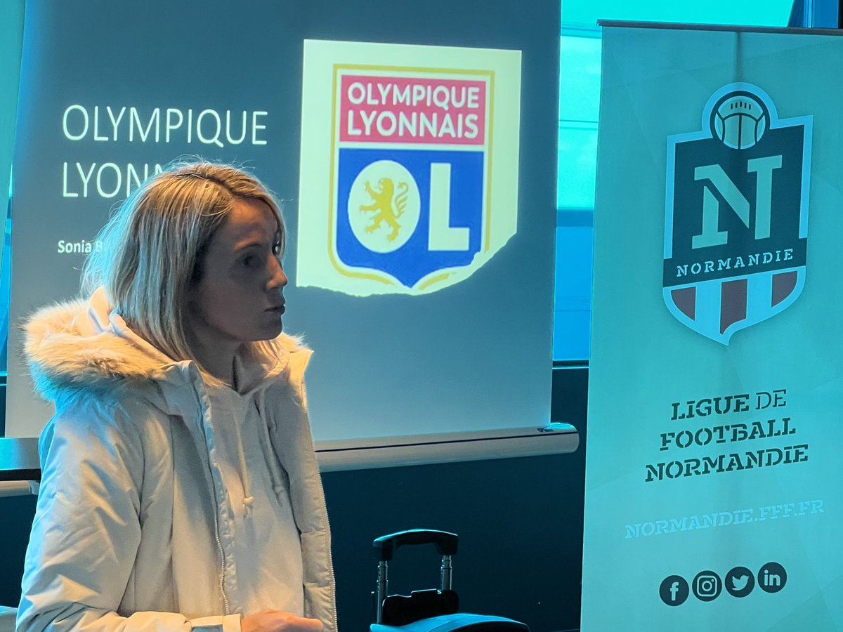 En présence d’Aline Louisy-Louis, Vice Présidente de la <a href="/RegionNormandie/">Région Normandie</a>, les éducatrices intégrant «Le Programme d’Accompagnement des Educatrices Normandes» ont signé la convention avec : LFN, DFSM et Club. Merci aux entraîneurs de l’<a href="/OL/">Olympique Lyonnais</a> et du <a href="/HAC_Foot/">Havre Athletic Club ⚽️</a> pour leur intervention.