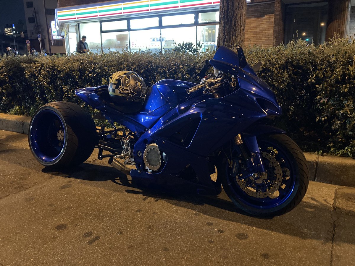 めっちゃタイヤ太いバイクいた！
すごく優しい方でめっちゃカッコ良かった。